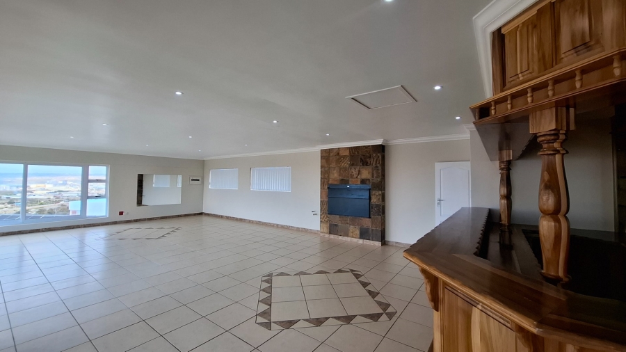 4 Bedroom Property for Sale in Menkenkop Western Cape